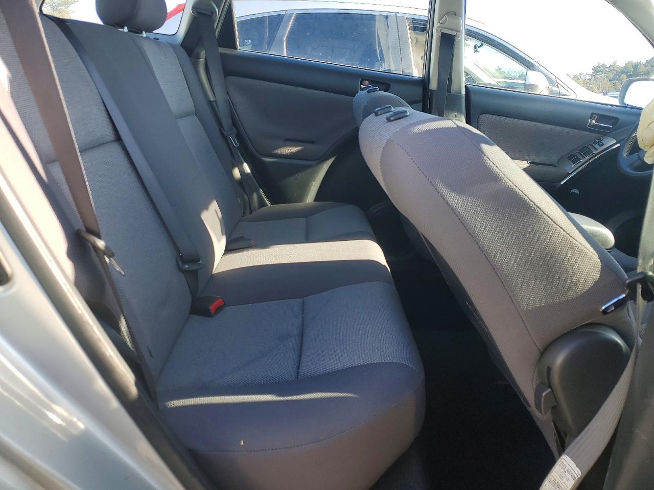 2004 TOYOTA COROLLA MATRIX XR photo 10