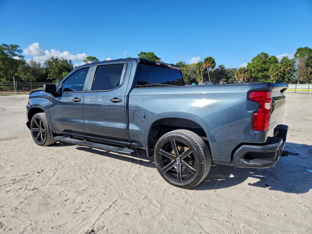 2020 CHEVROLET SILVERADO C1500 CUSTOM photo 3