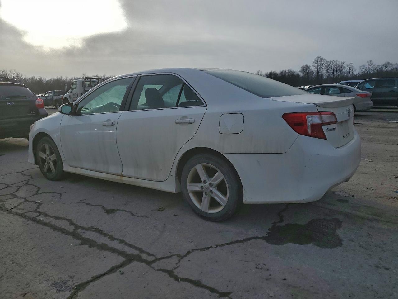 2013 TOYOTA CAMRY L photo 4