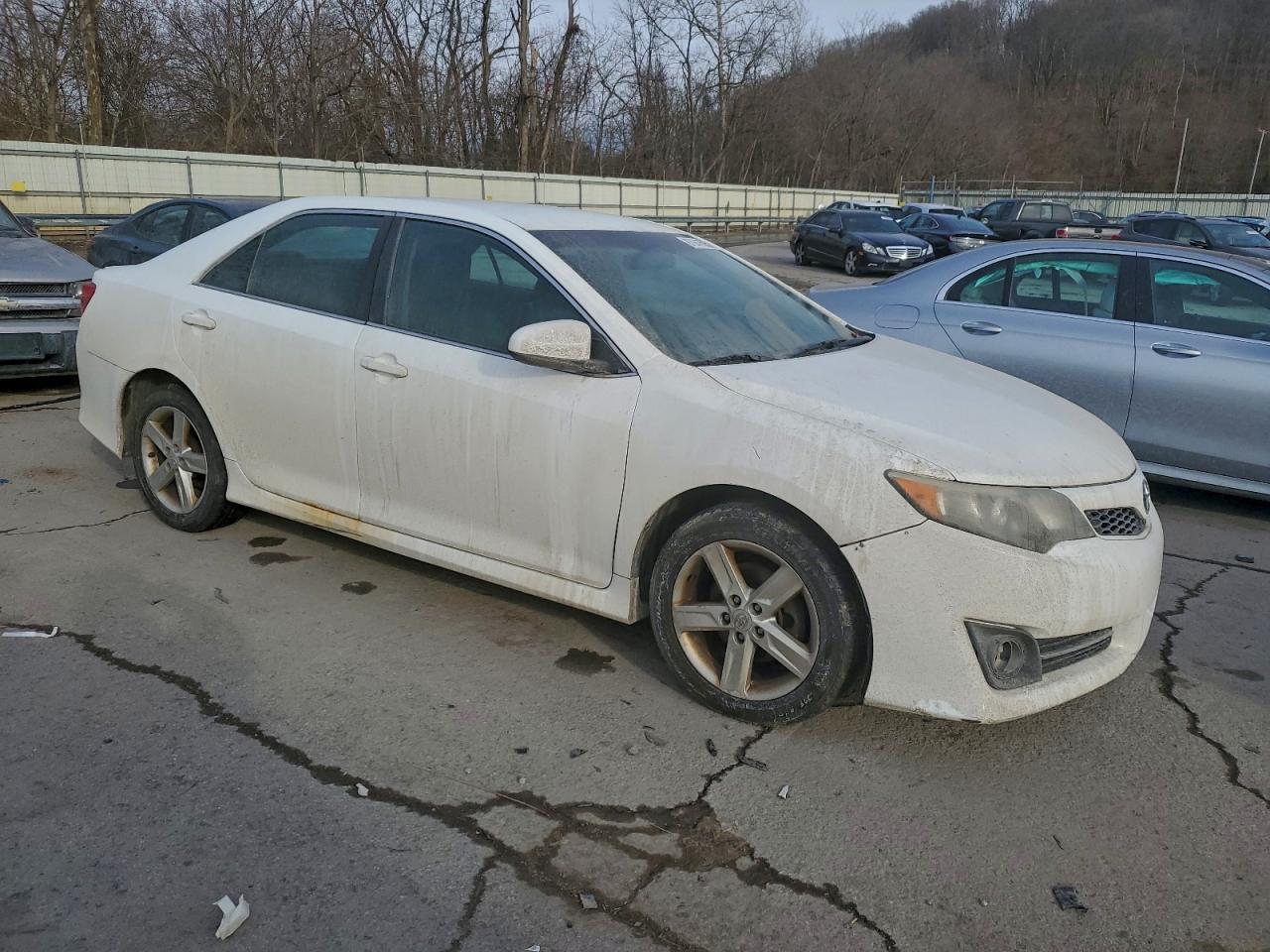 2013 TOYOTA CAMRY L photo 10
