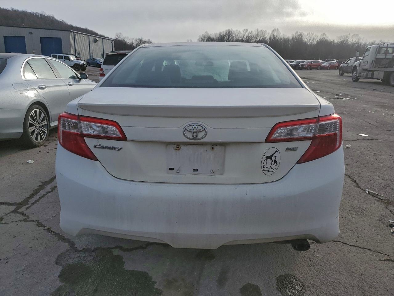 2013 TOYOTA CAMRY L photo 16