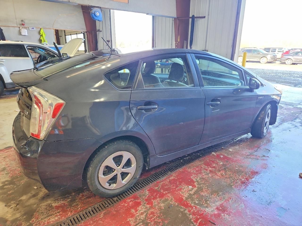 2013 TOYOTA PRIUS photo 5