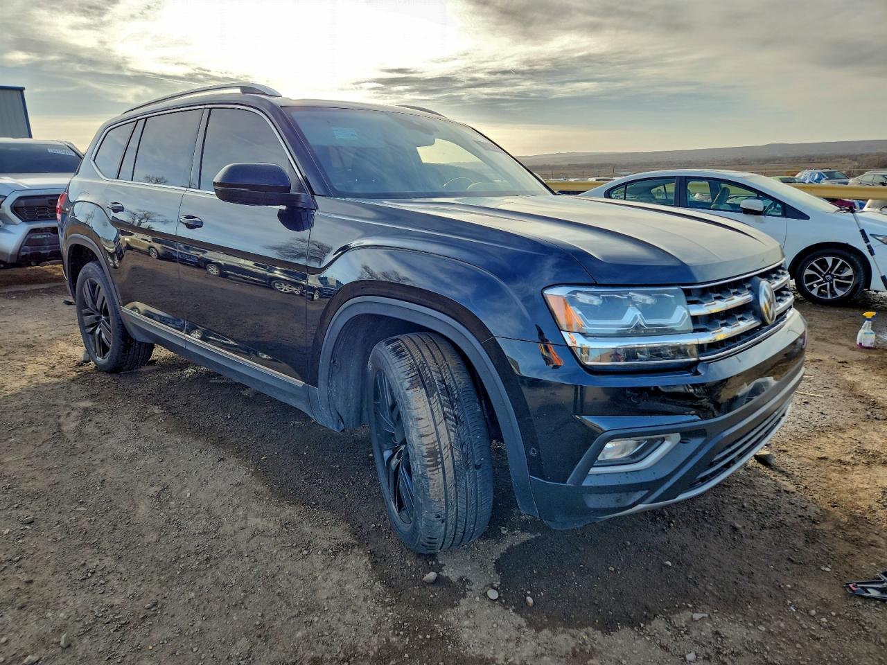 2018 VOLKSWAGEN ATLAS SEL PREMIUM photo 4