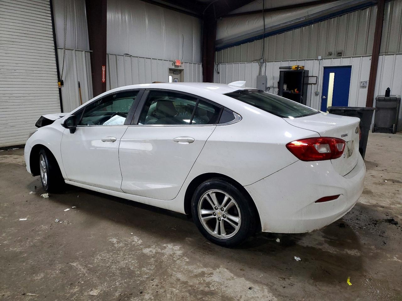 2017 CHEVROLET CRUZE LT photo 3