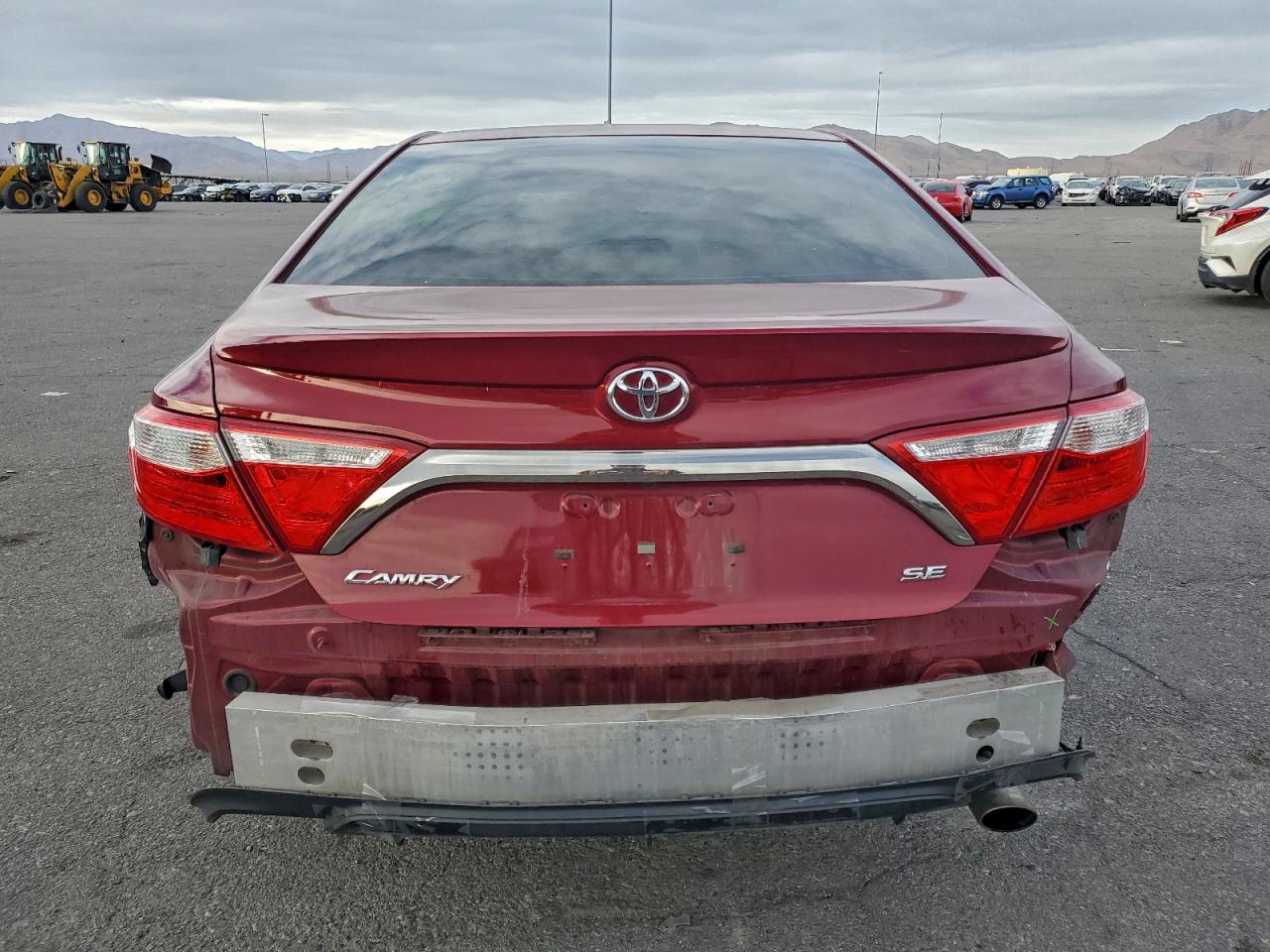 2016 TOYOTA CAMRY LE photo 11