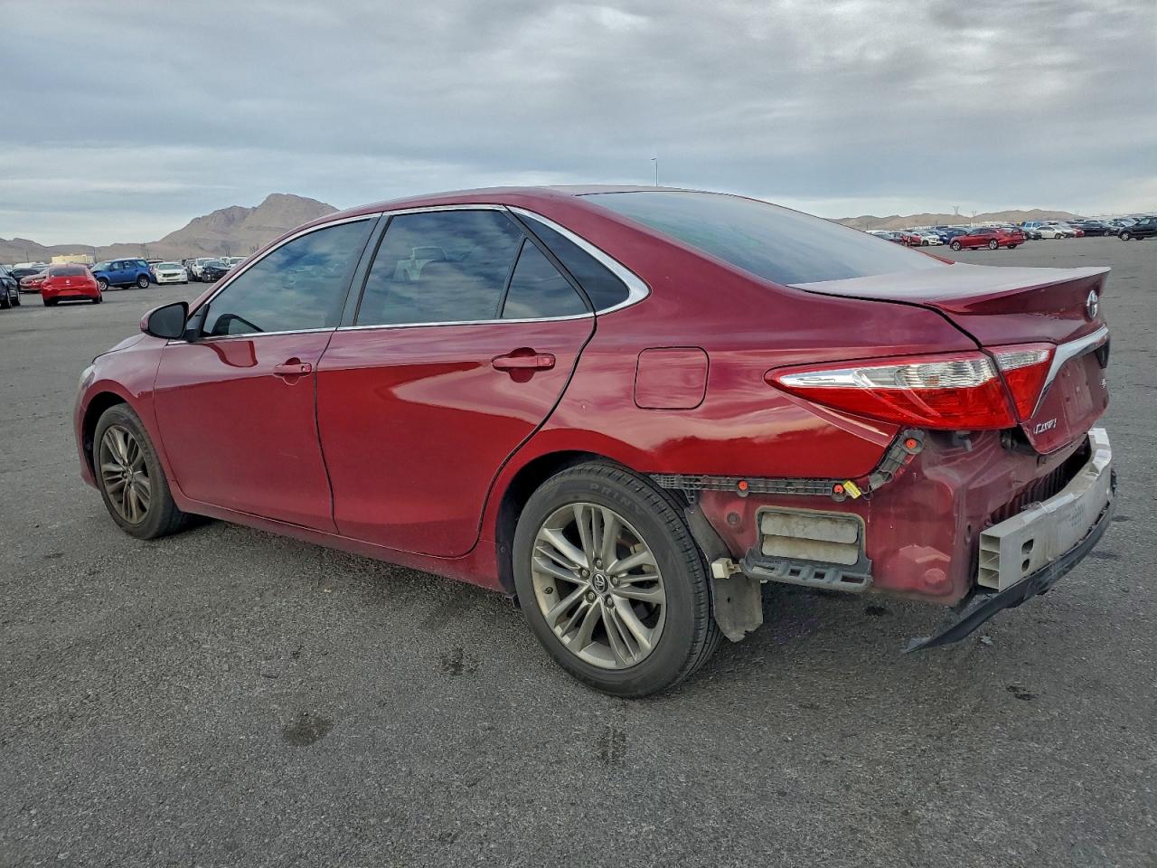 2016 TOYOTA CAMRY LE photo 3