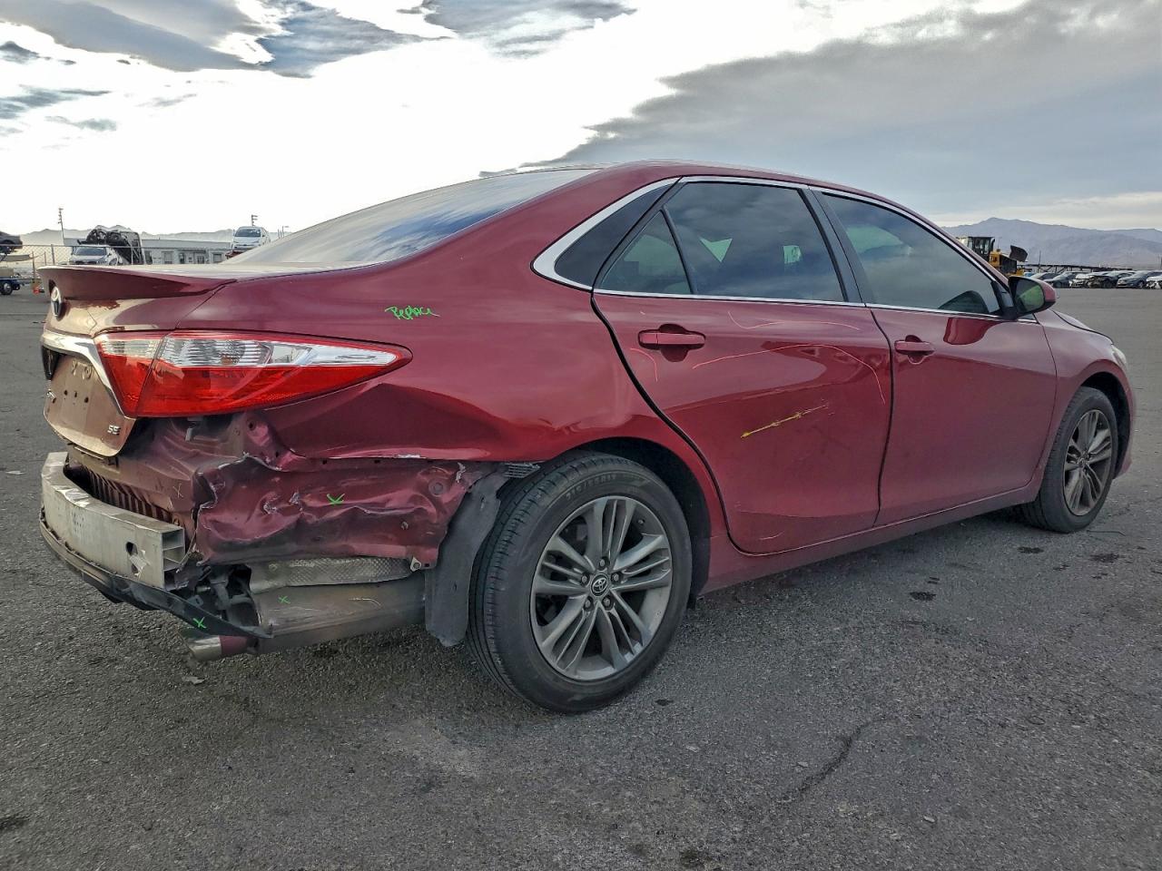 2016 TOYOTA CAMRY LE photo 5