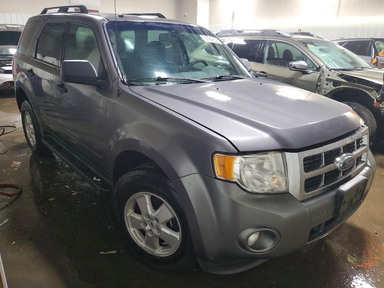 2010 FORD ESCAPE XLT photo 4