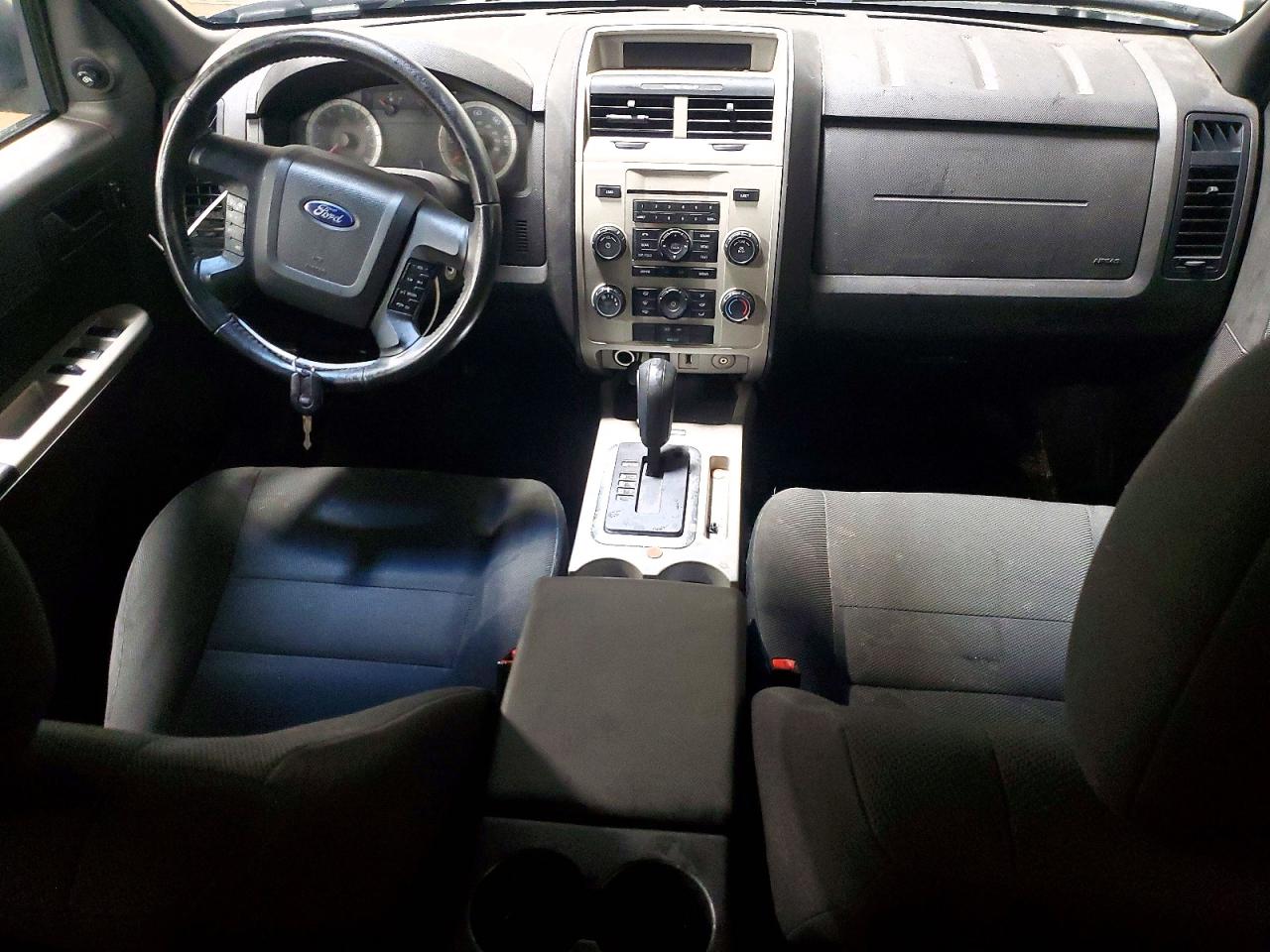 2010 FORD ESCAPE XLT photo 8