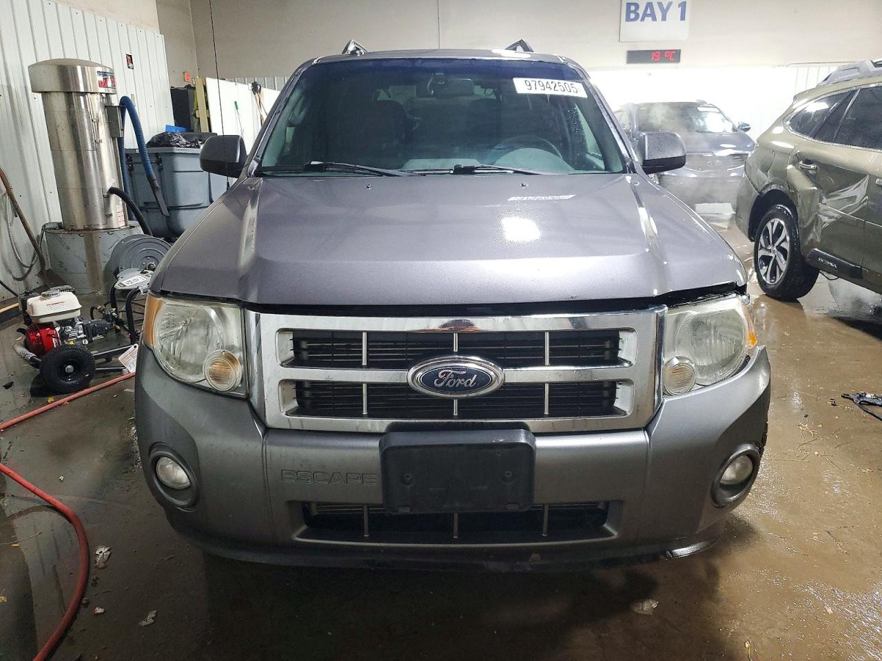 2010 FORD ESCAPE XLT photo 5