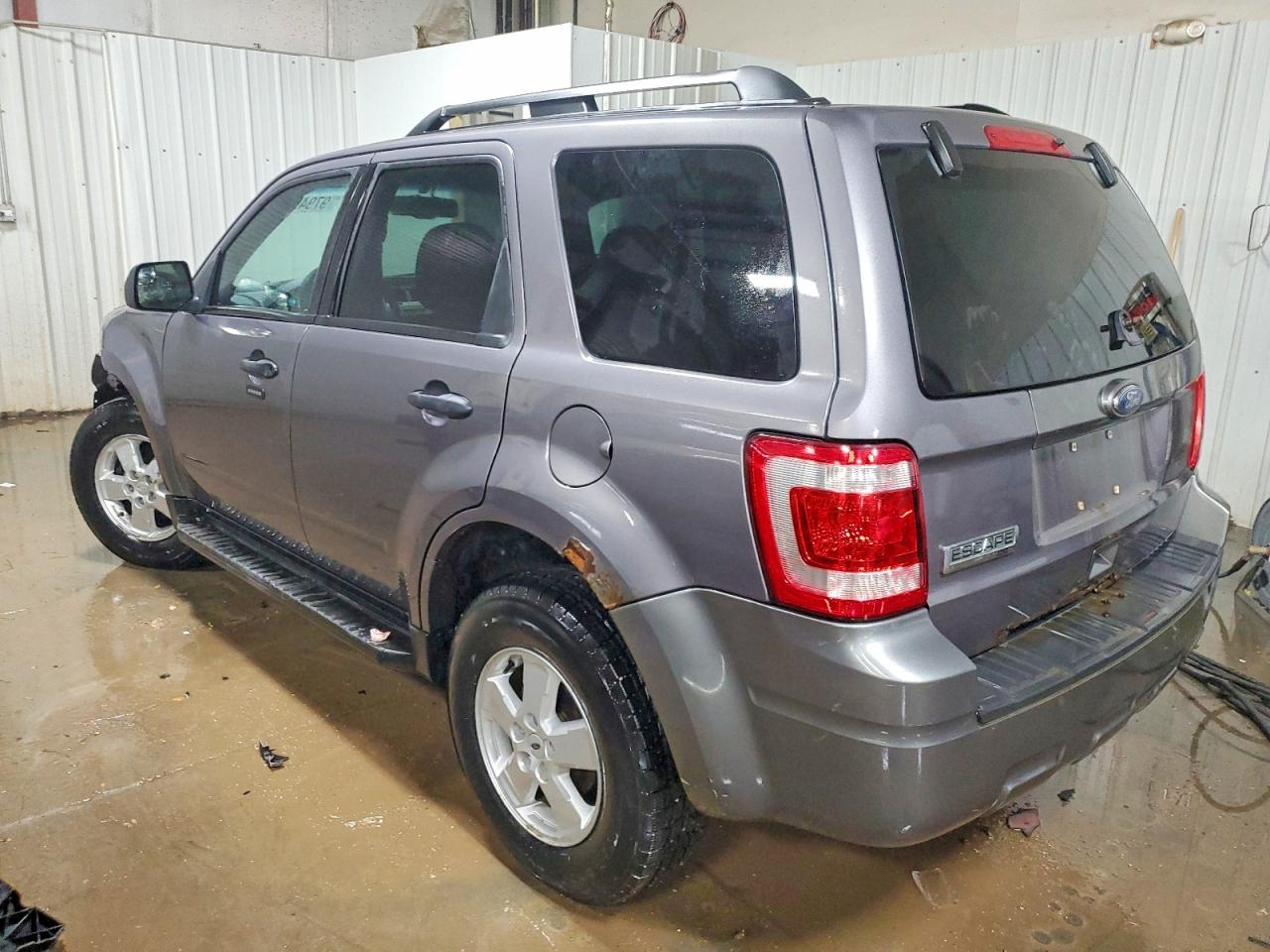 2010 FORD ESCAPE XLT photo 2