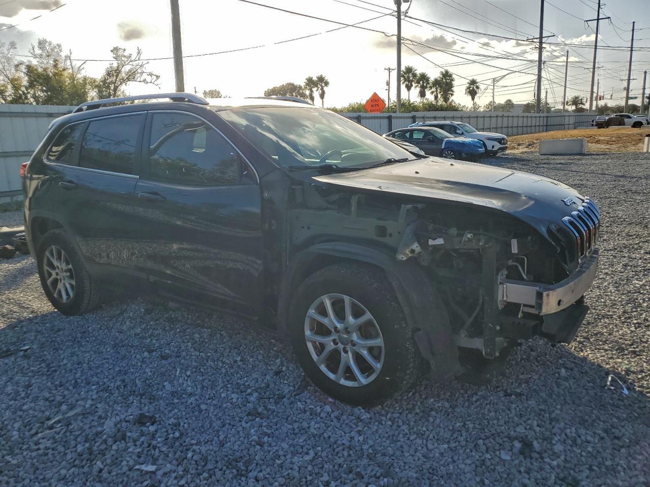 2015 JEEP CHEROKEE LATITUDE photo 4