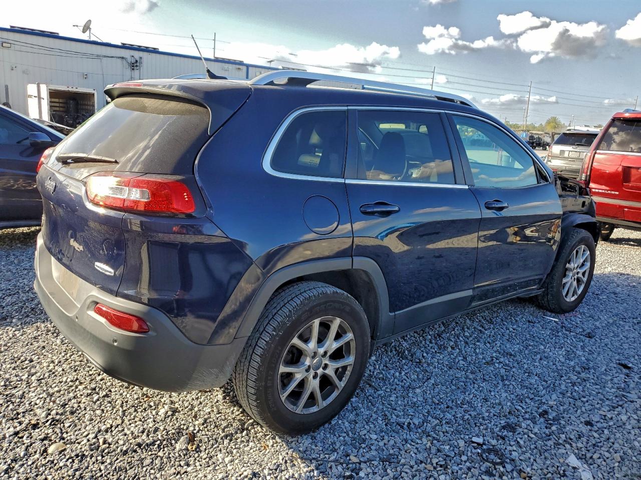 2015 JEEP CHEROKEE LATITUDE photo 3
