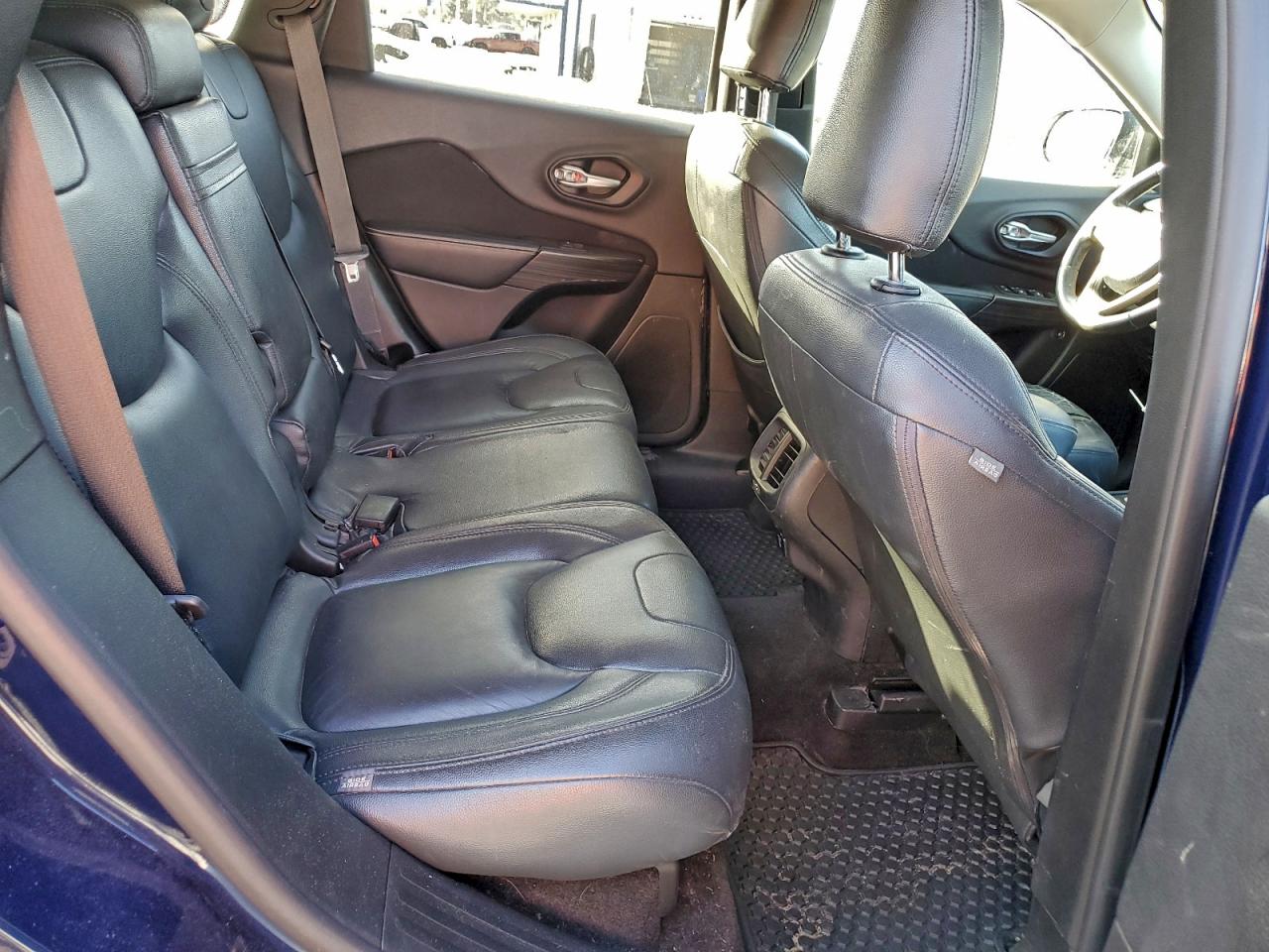 2015 JEEP CHEROKEE LATITUDE photo 11