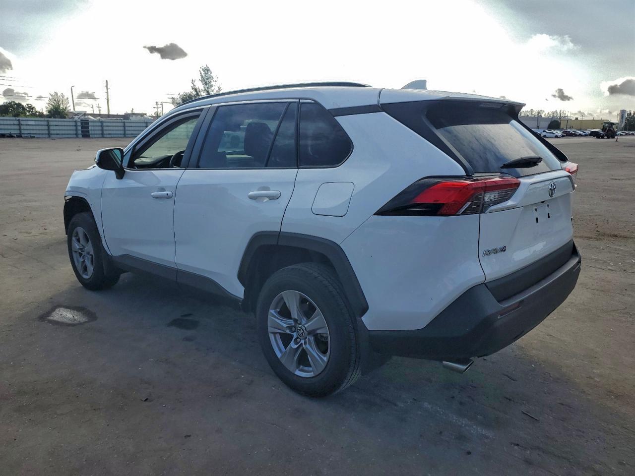 2024 TOYOTA RAV4 XLE photo 2