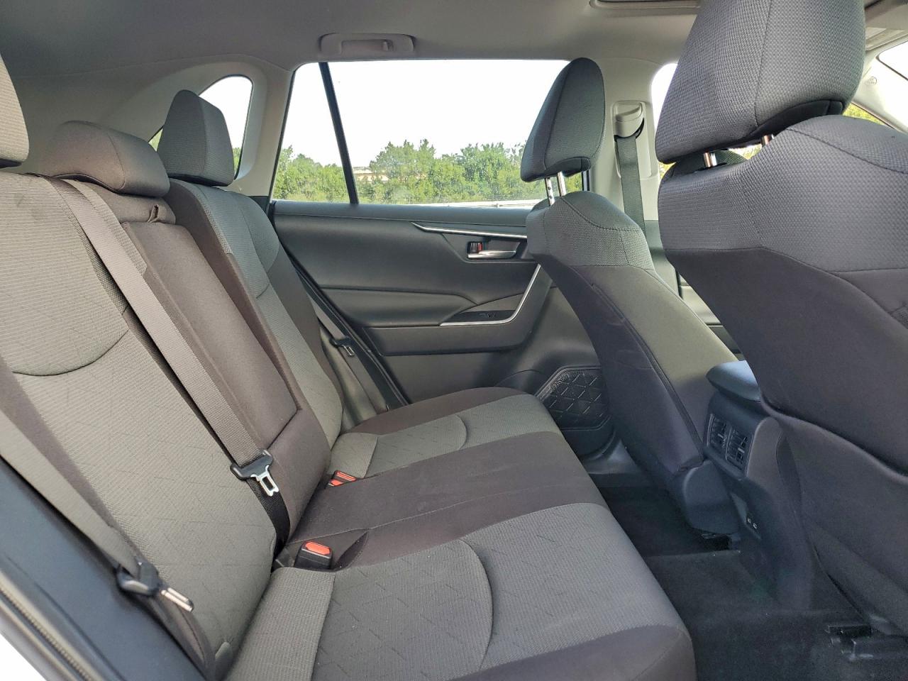2024 TOYOTA RAV4 XLE photo 10