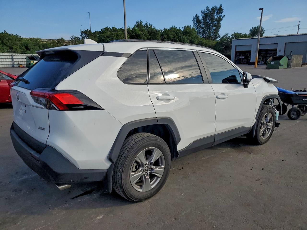 2024 TOYOTA RAV4 XLE photo 3