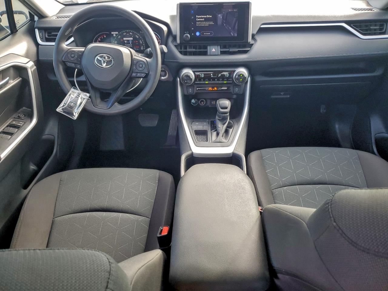 2024 TOYOTA RAV4 XLE photo 8