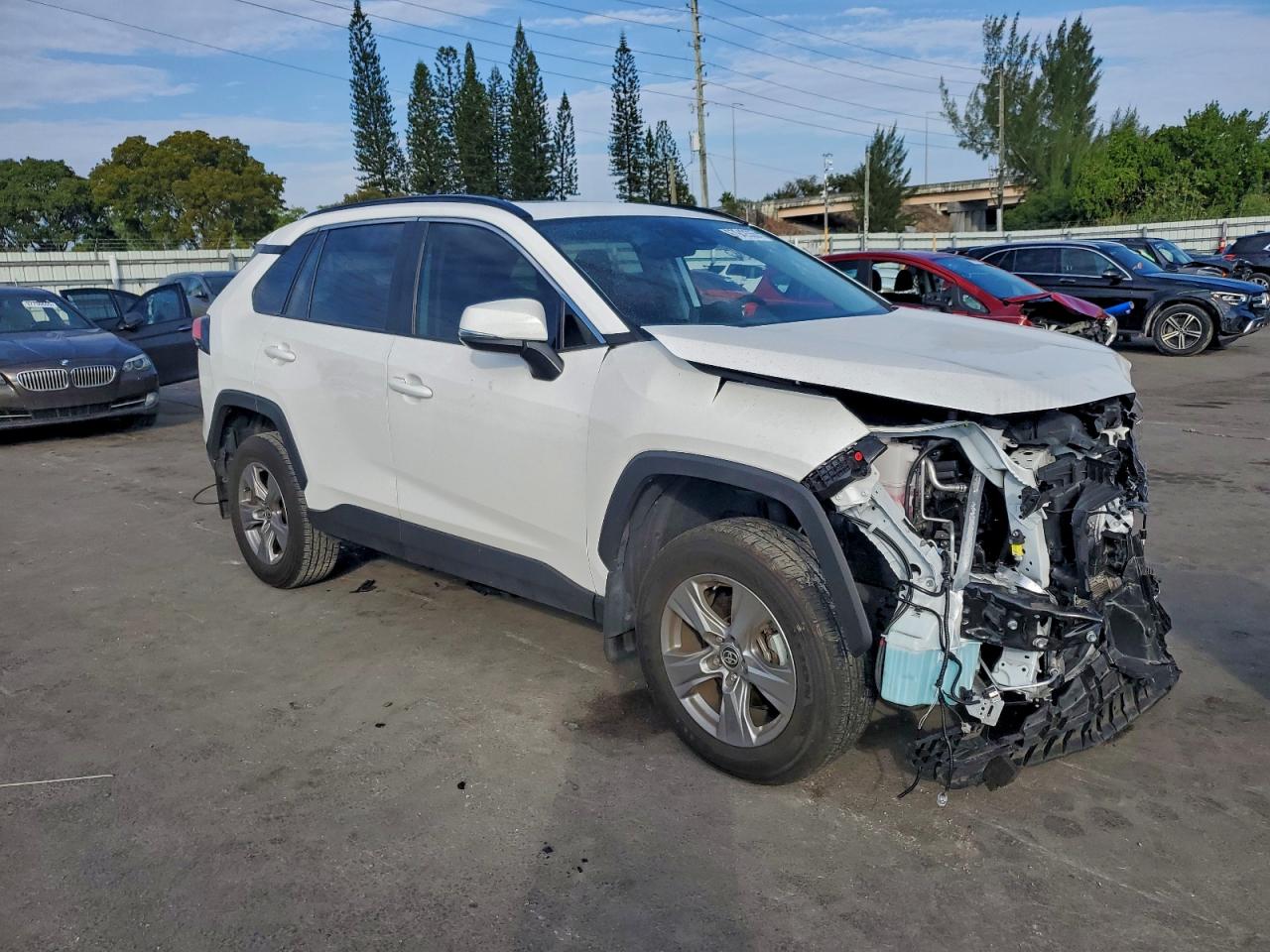 2024 TOYOTA RAV4 XLE photo 4
