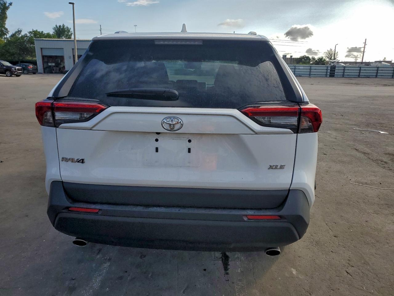 2024 TOYOTA RAV4 XLE photo 6