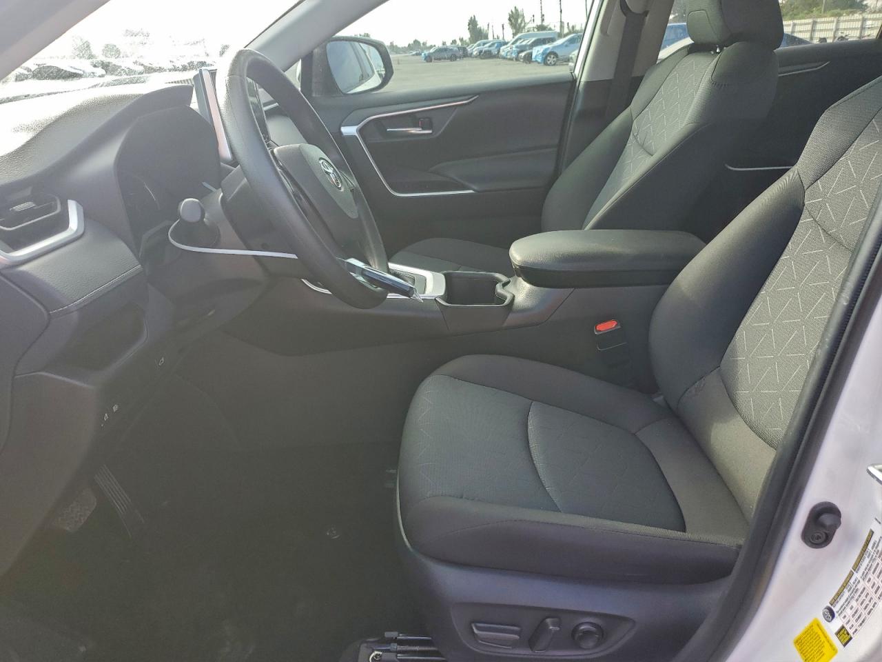 2024 TOYOTA RAV4 XLE photo 7