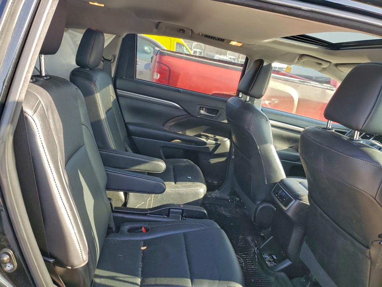 2018 TOYOTA HIGHLANDER LIMITED photo 31