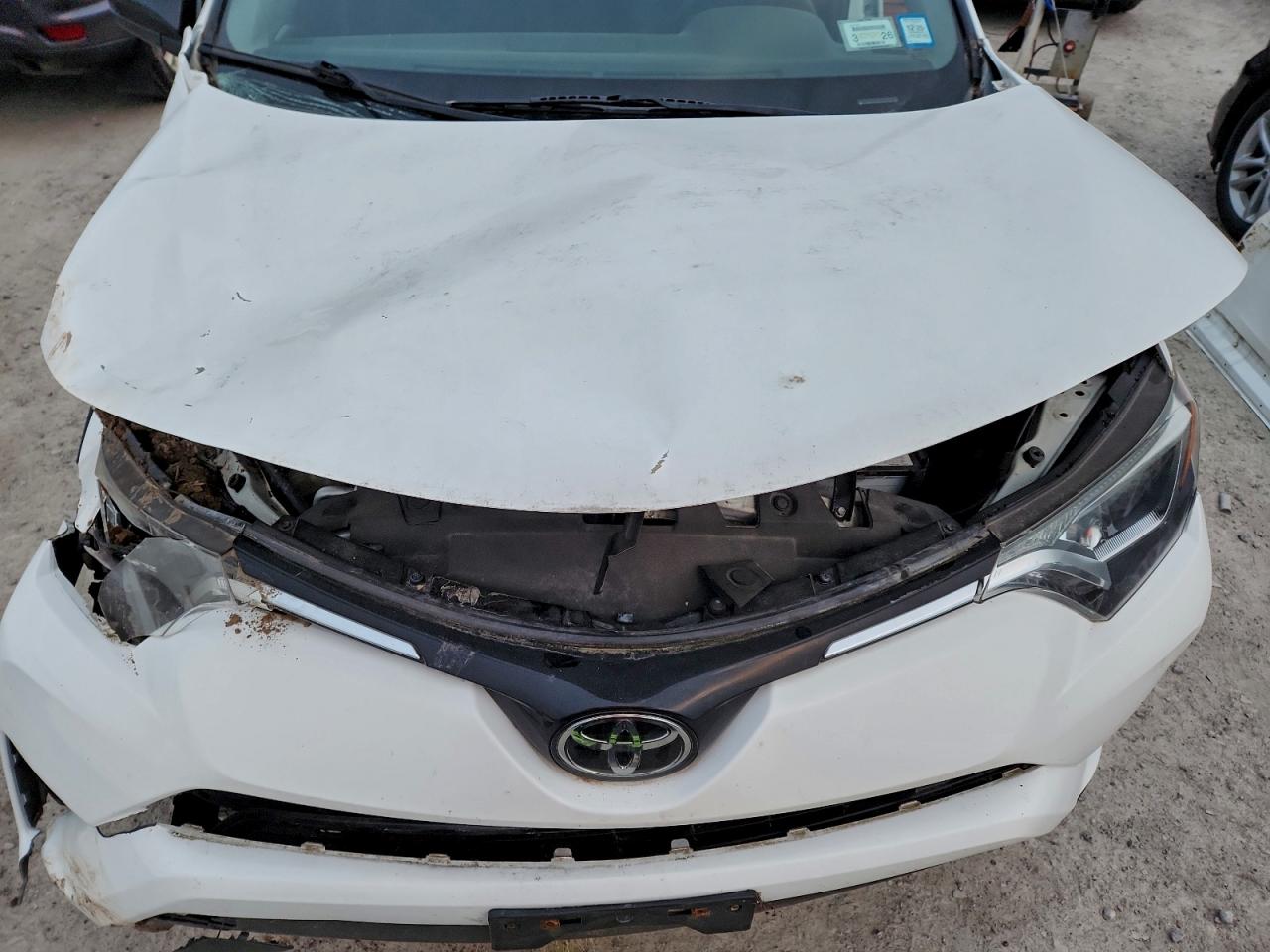 2017 TOYOTA RAV4 LE photo 34