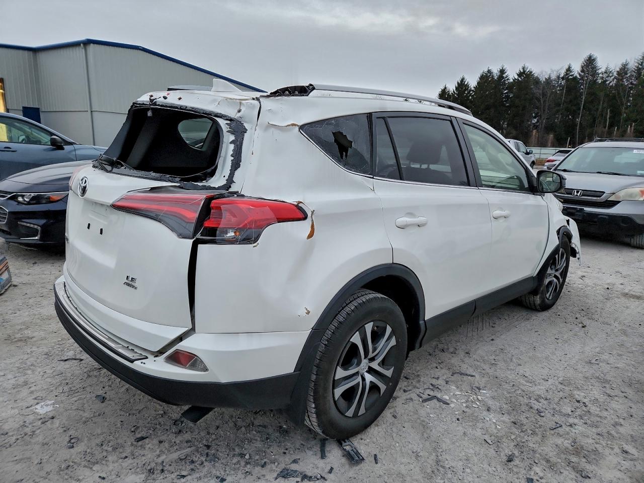 2017 TOYOTA RAV4 LE photo 7
