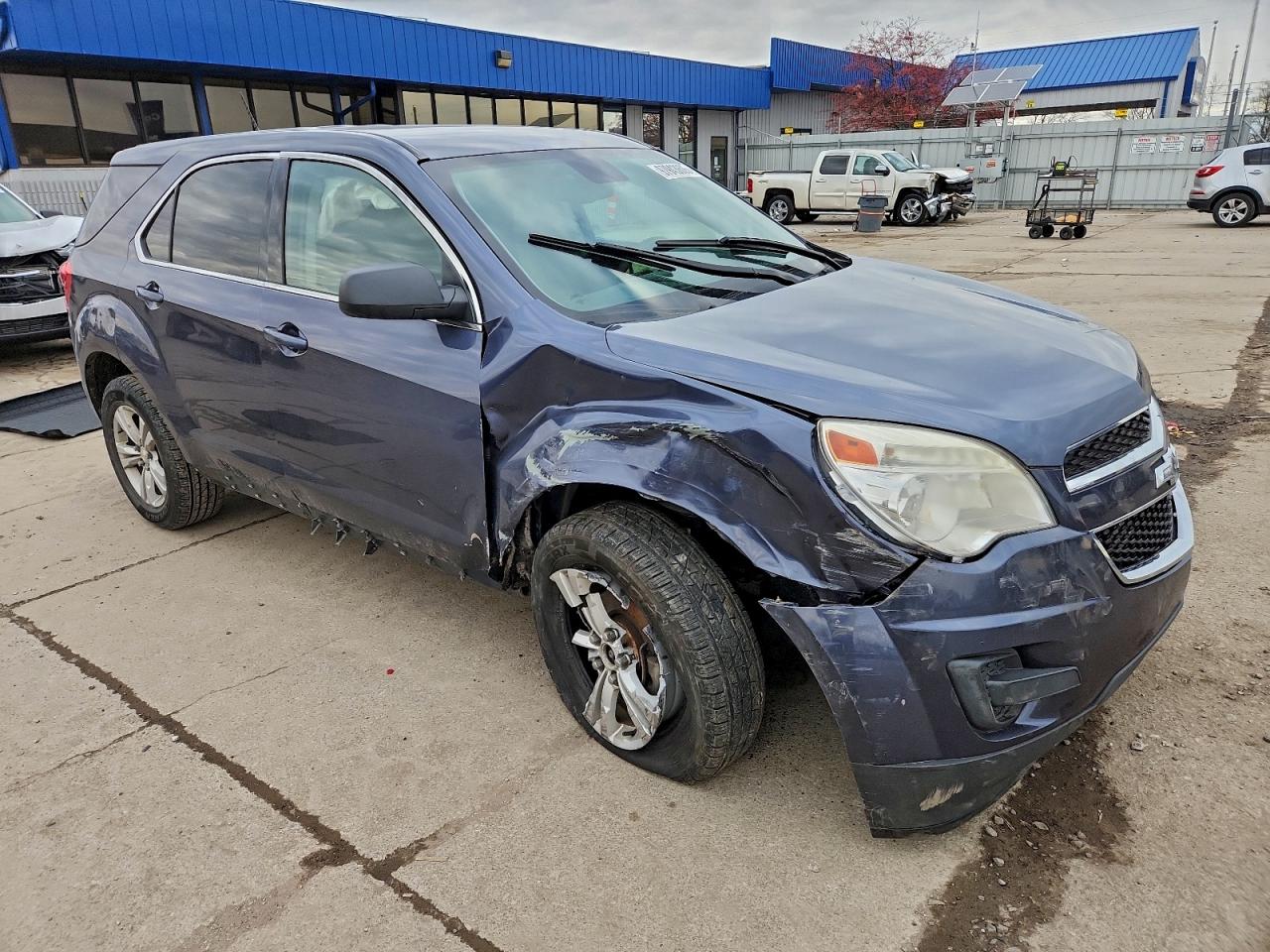 2013 CHEVROLET EQUINOX LS photo 4