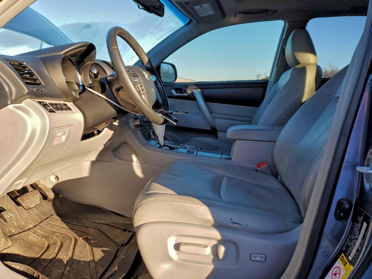 2013 TOYOTA HIGHLANDER BASE photo 13