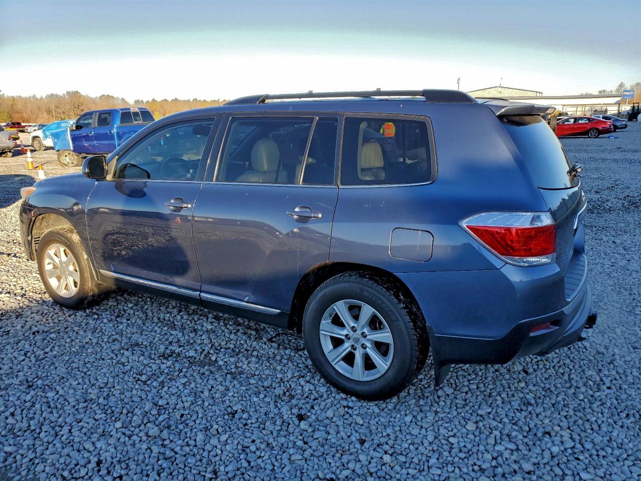 2013 TOYOTA HIGHLANDER BASE photo 3