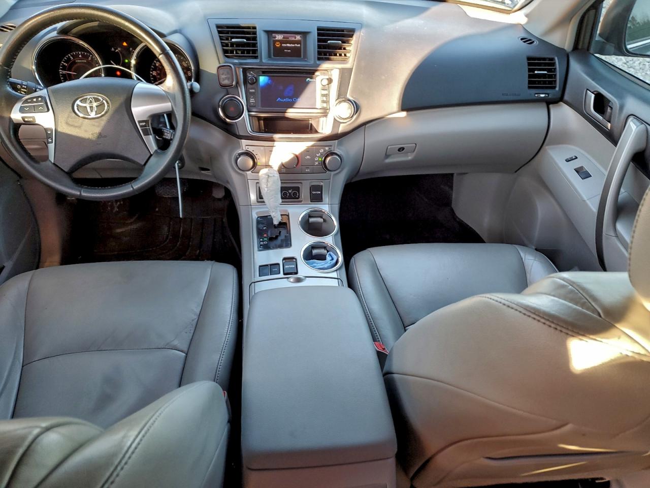 2013 TOYOTA HIGHLANDER BASE photo 15
