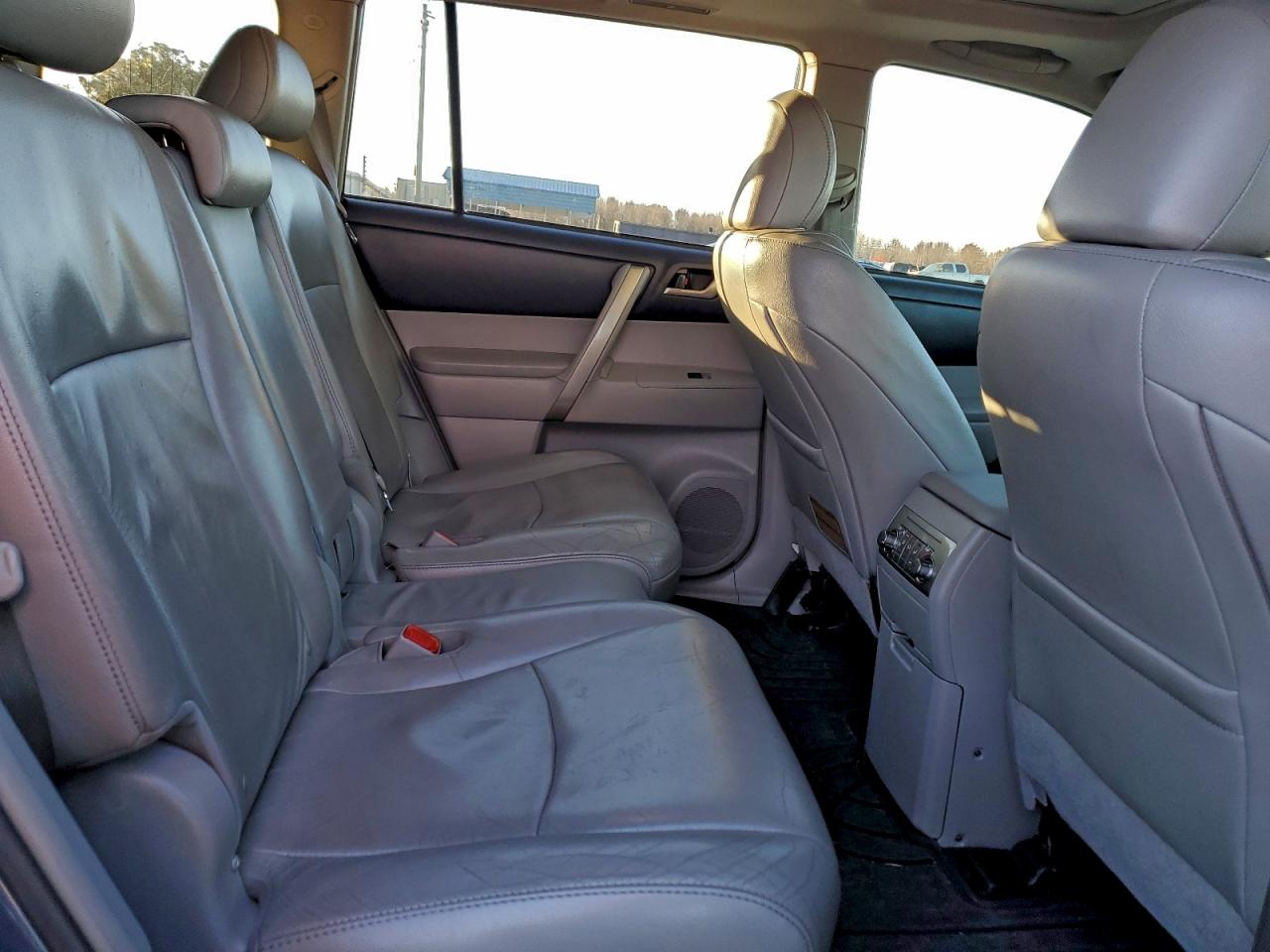 2013 TOYOTA HIGHLANDER BASE photo 21