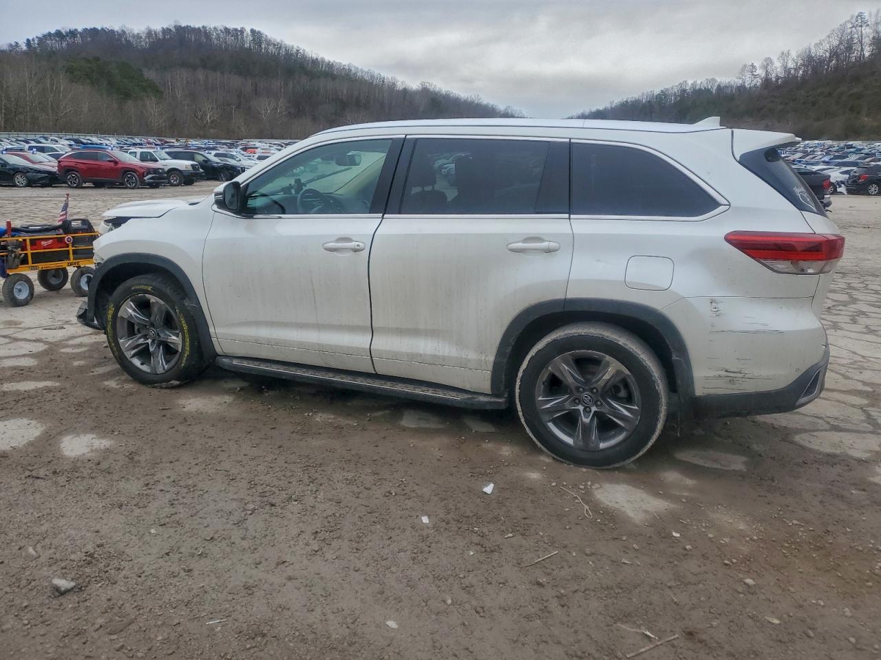 2018 TOYOTA HIGHLANDER LIMITED photo 3