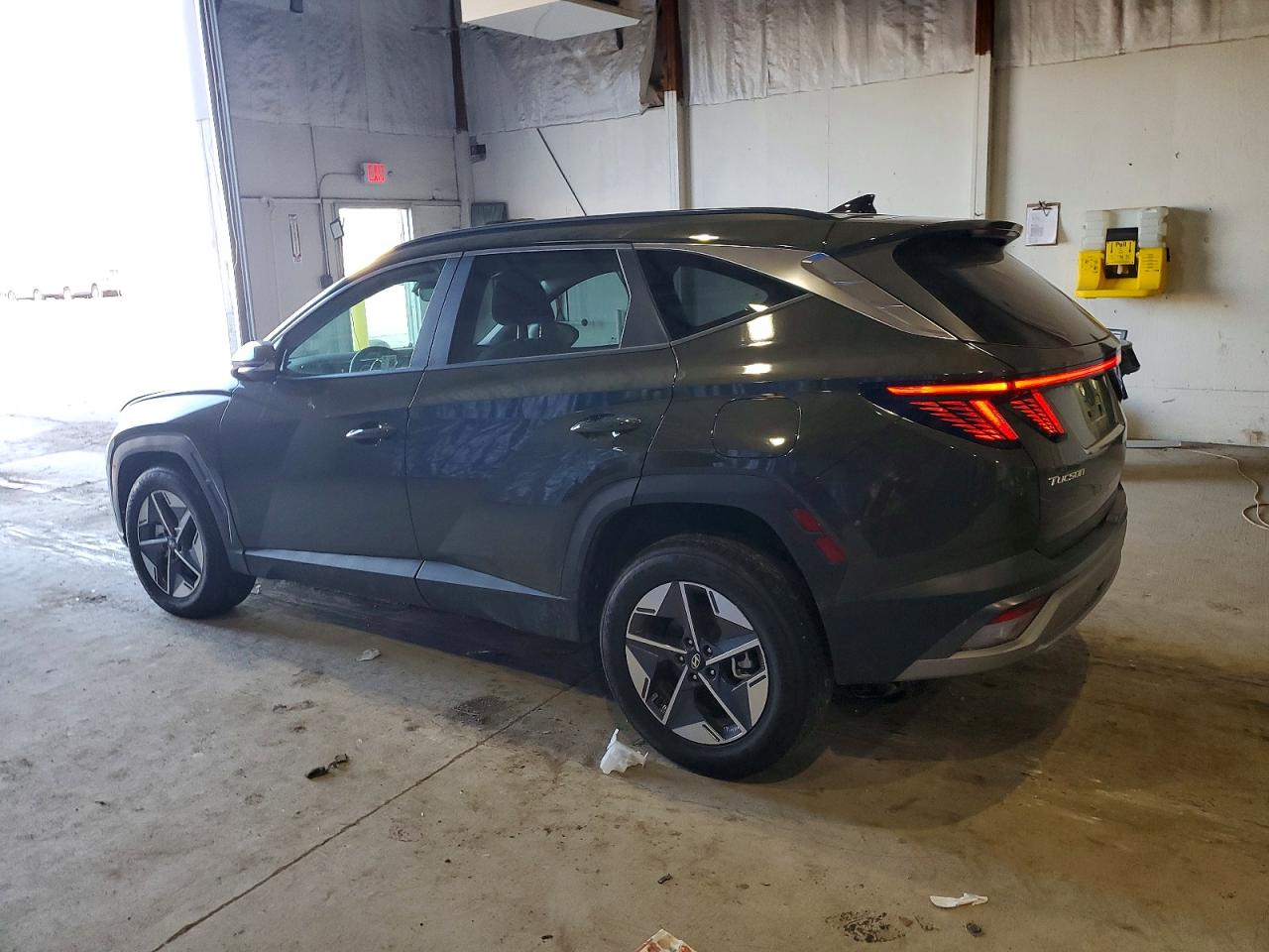 2025 HYUNDAI TUCSON SEL photo 3