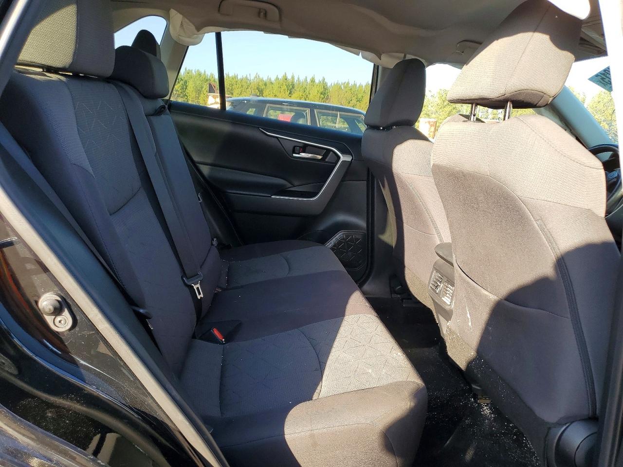 2021 TOYOTA RAV4 XLE photo 11