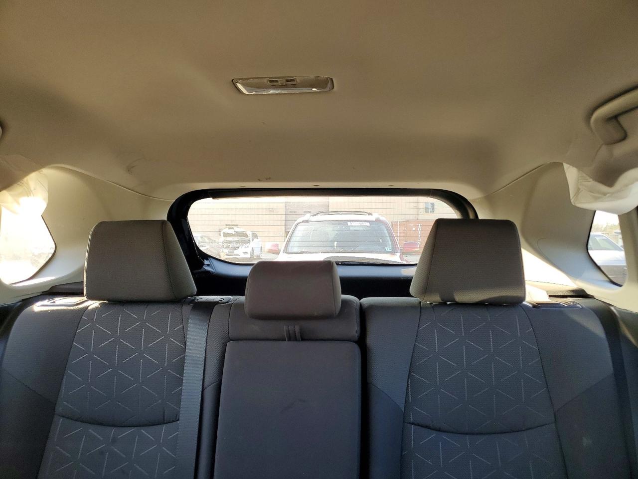 2021 TOYOTA RAV4 XLE photo 10