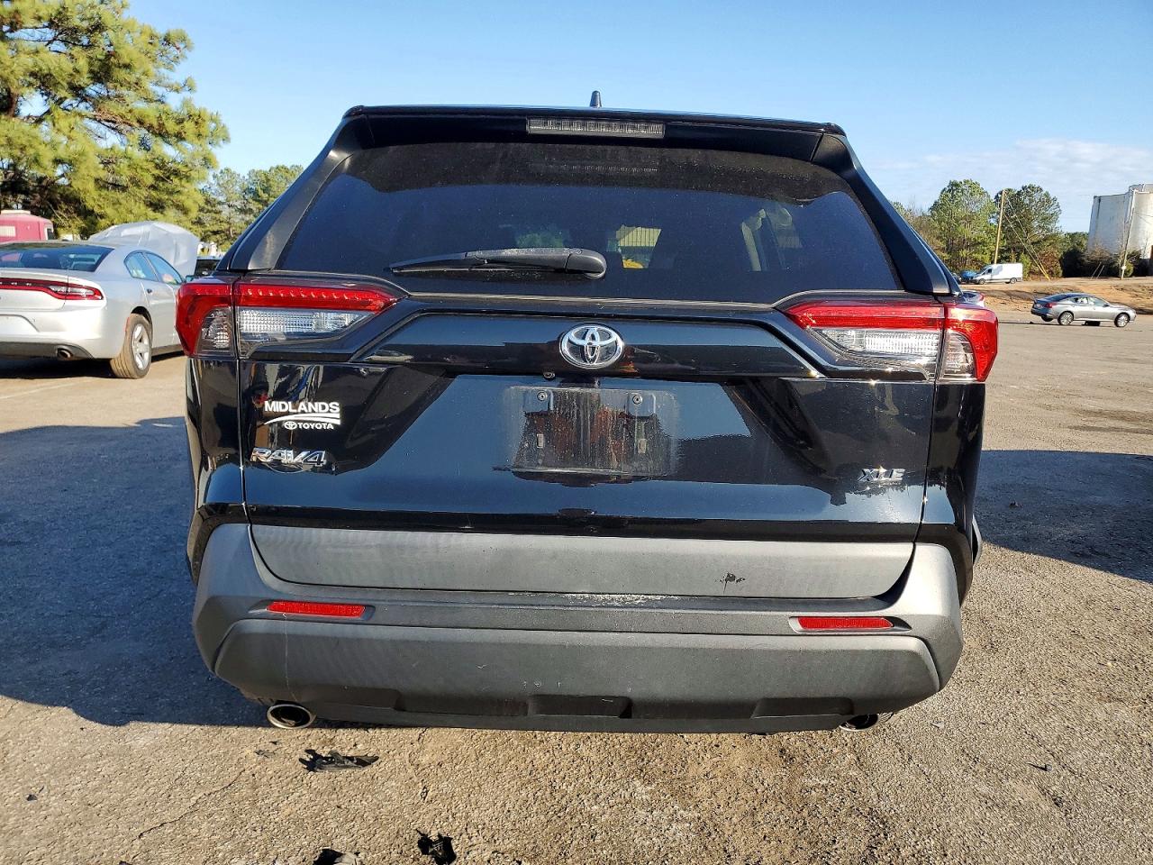 2021 TOYOTA RAV4 XLE photo 6