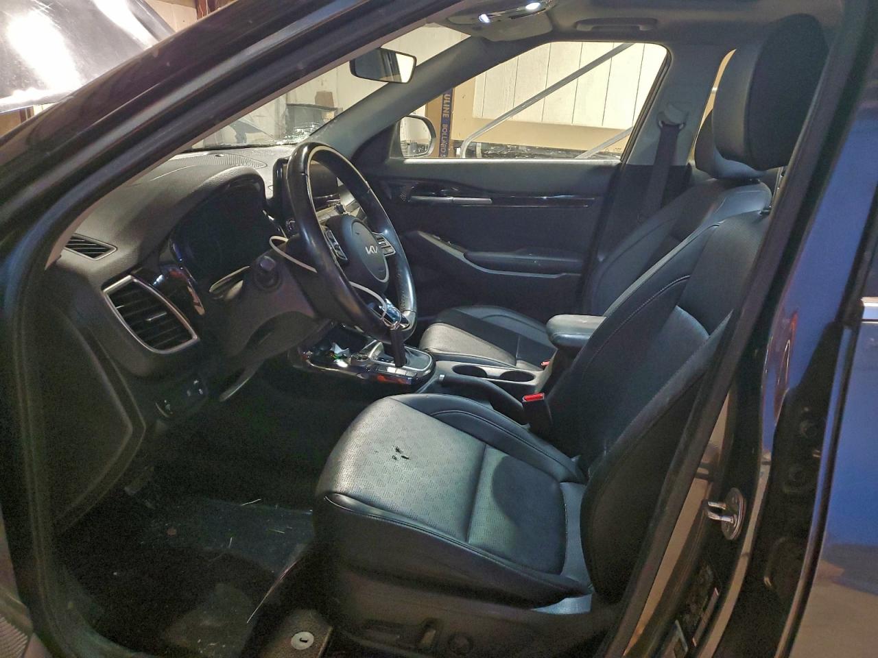 2023 KIA SELTOS EX photo 7