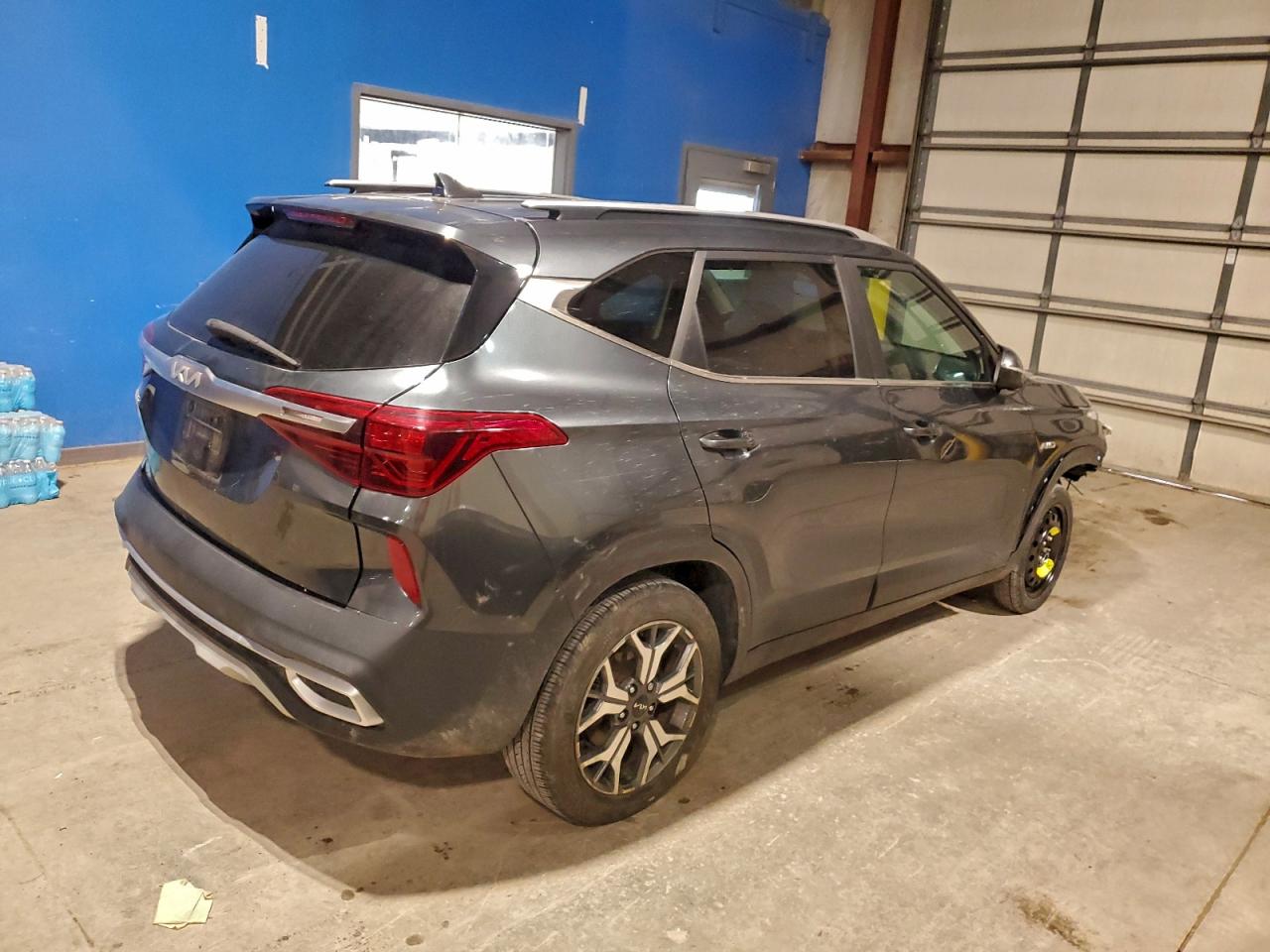2023 KIA SELTOS EX photo 3