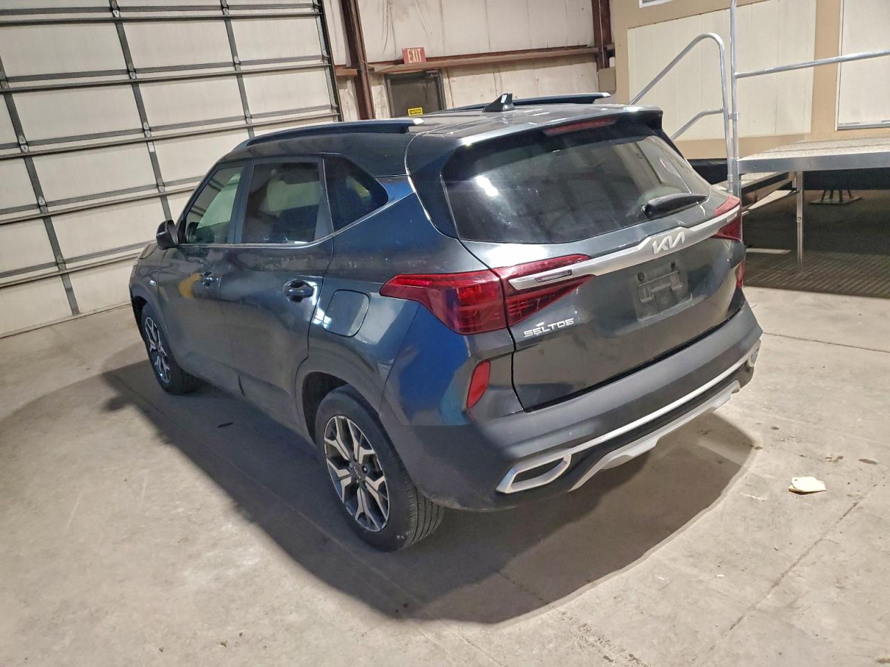 2023 KIA SELTOS EX photo 2