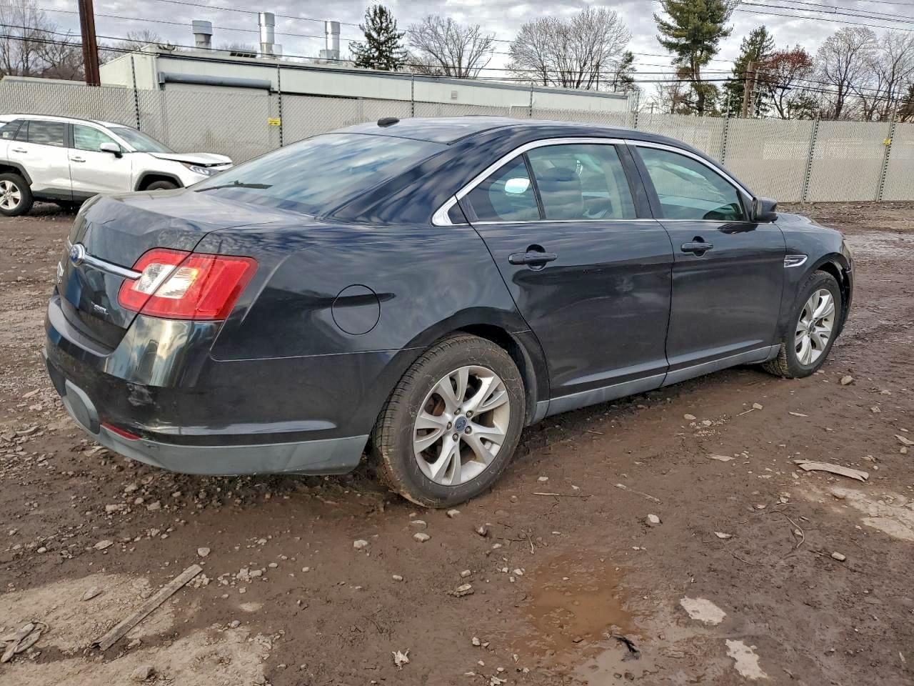 2011 FORD TAURUS SEL photo 5