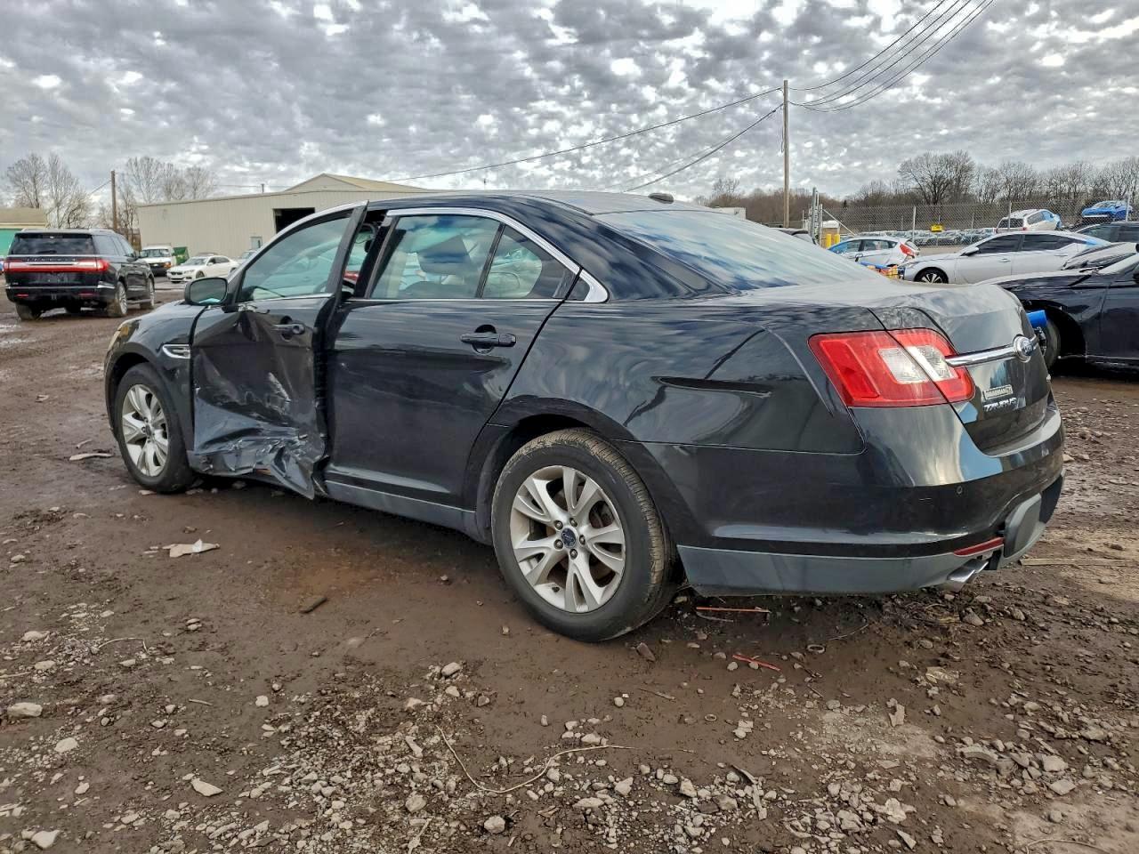 2011 FORD TAURUS SEL photo 3