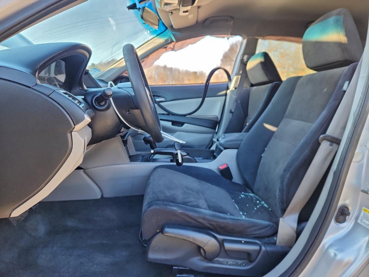 2011 HONDA ACCORD LX photo 13