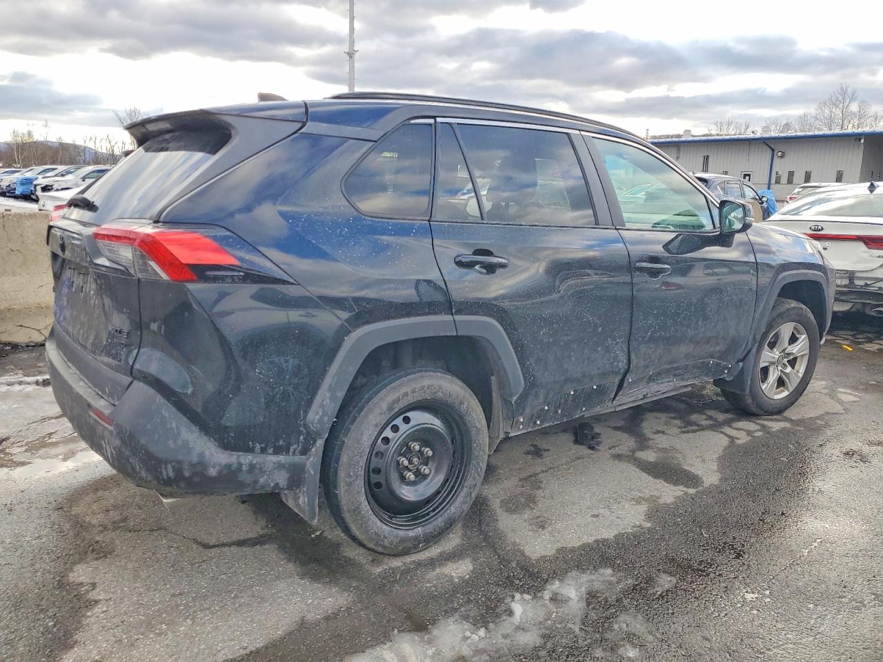 2019 TOYOTA RAV4 XLE photo 5