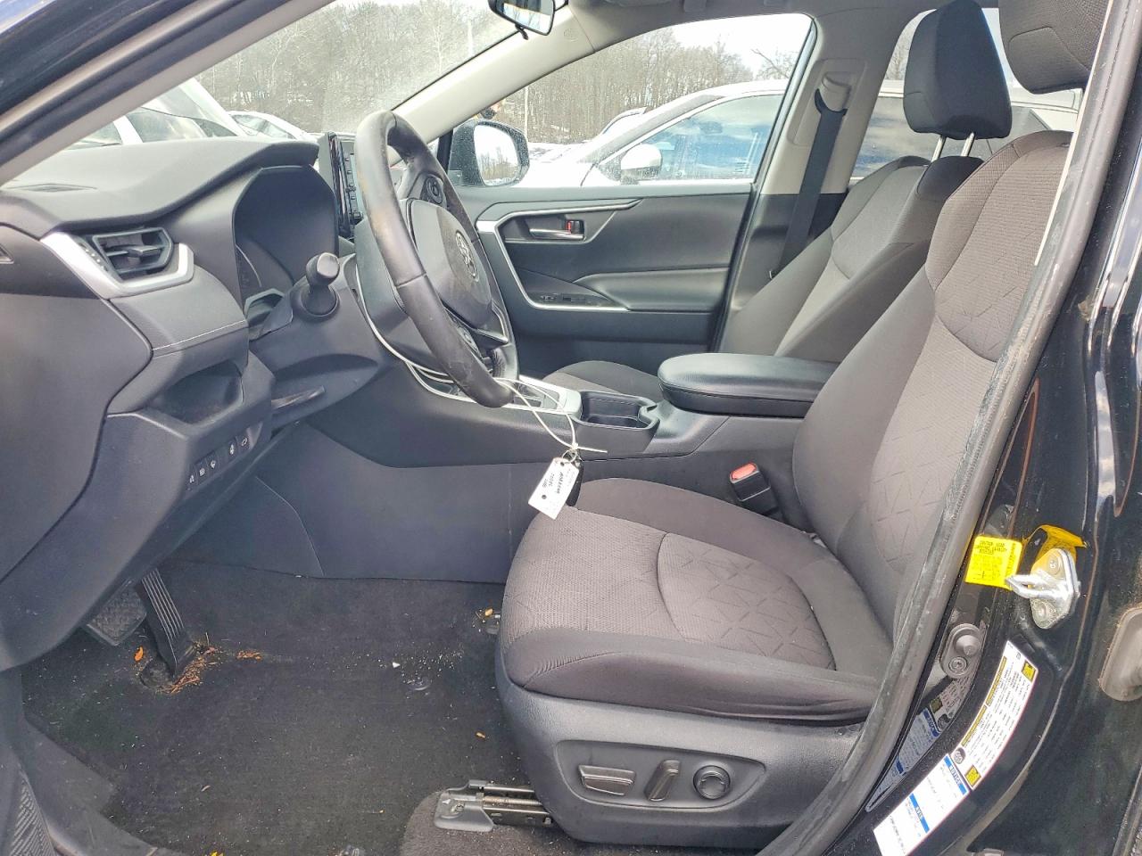 2019 TOYOTA RAV4 XLE photo 13