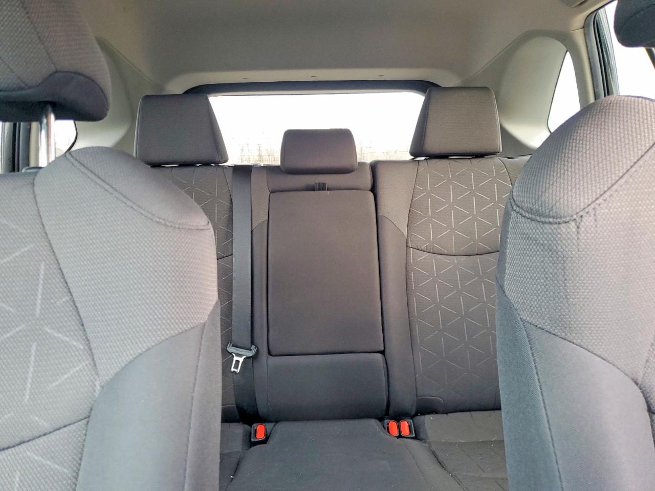 2019 TOYOTA RAV4 XLE photo 19