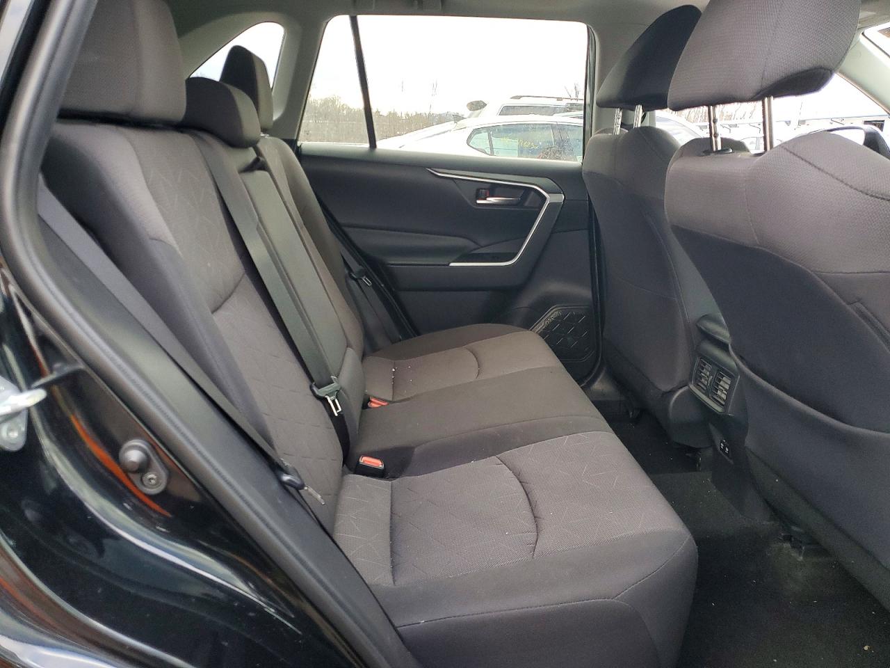 2019 TOYOTA RAV4 XLE photo 21