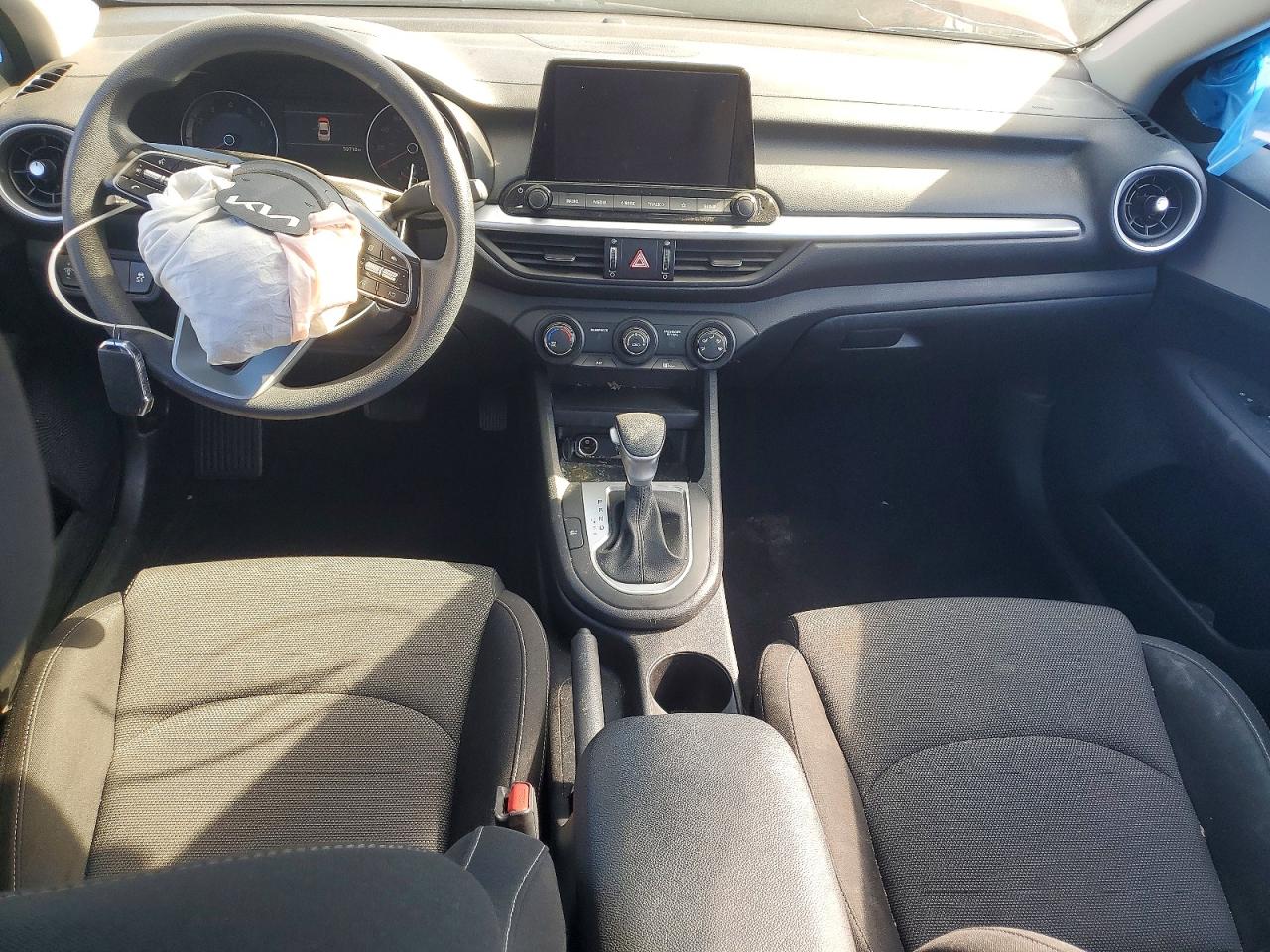 2024 KIA FORTE LX photo 8