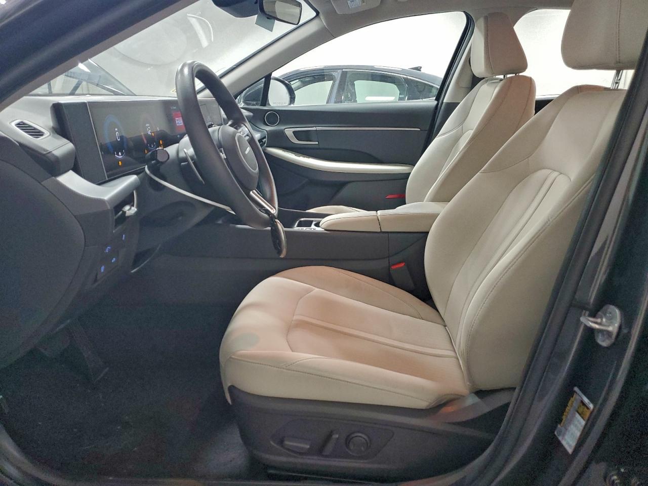 2025 HYUNDAI SONATA SEL photo 13